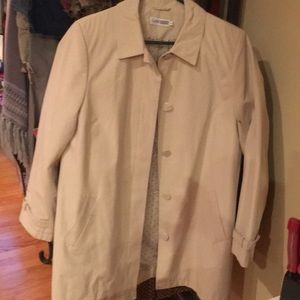 Women’s trench coat size large. Nwot
